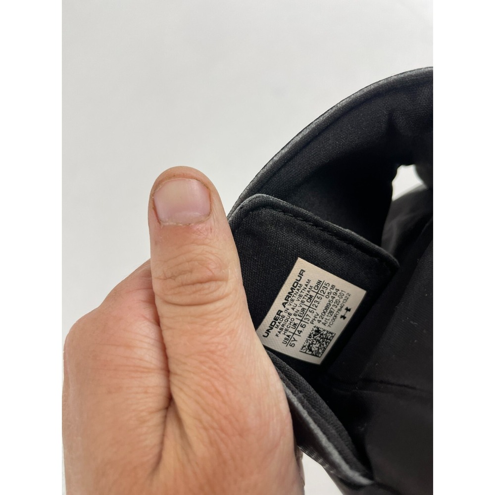 Under armour Sandals Youth Size 5 Black Slip On 4D Foam - Picture 10 of 10
